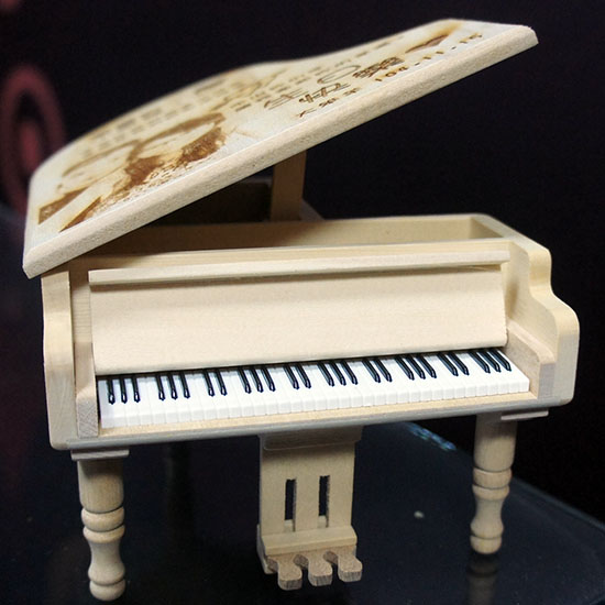 白楓木色鋼琴音樂盒-006