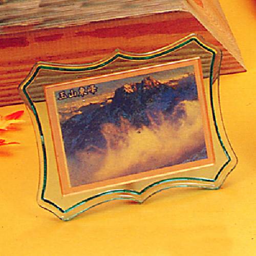 中尖盾型黃金獎牌