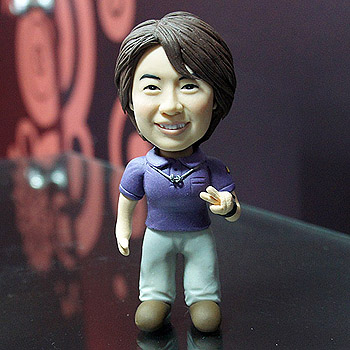 紫衣休閒褲公仔