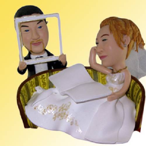 Q-F05慵懶特別婚紗雙人公仔+沙發+場景+框