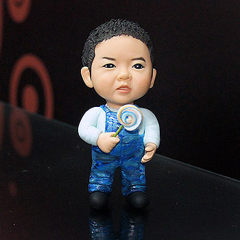 吊帶褲棒棒糖小朋友公仔