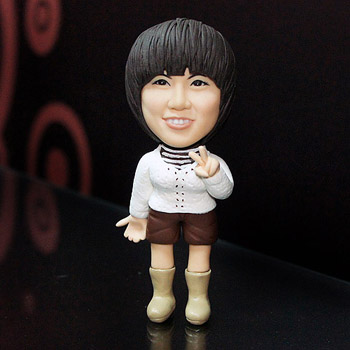 白色毛衣公仔娃娃