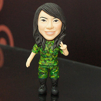 巾幗英雄軍人公仔娃娃