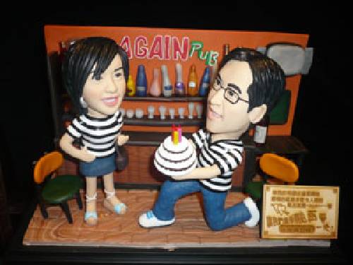 求婚酒吧公仔場景